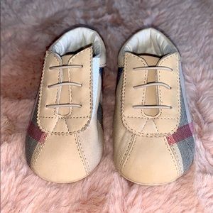 Burberry baby shoes 0-9 months